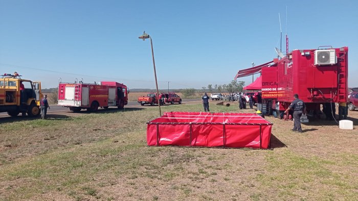 Bombeiros gaúchos vão à Argentina combater incêndio florestal próximo a São Borja 