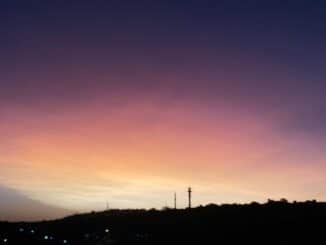 Cinzas de vulcão de Tonga deixam céu rosado; entenda o fenômeno