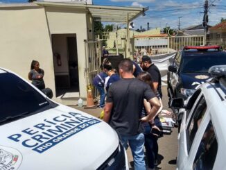 Suspeito de matar ex-companheira a tiros na portaria de condomínio em Canoas é preso por feminicídio