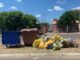 Lixo junto aos containers