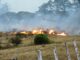 Militares do Exército e Bombeiros combatem grande incêndio no 6ºRCB