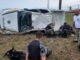 Vídeo: viatura da Brigada Militar capota na Estrada do Mar e três policiais ficam feridos