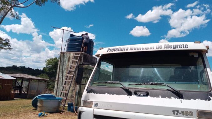 Mais de 100 famílias são beneficiadas com caminhão-pipa em Alegrete