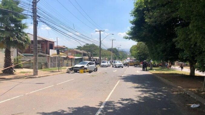 Gari morre ao ser atropelada por carro na zona norte de Porto Alegre Gari morre ao ser atropelada por carro na zona norte de Porto Alegre