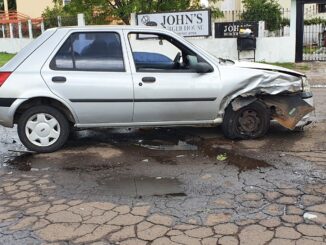 Acidente em cruzamento envolve dois veículos