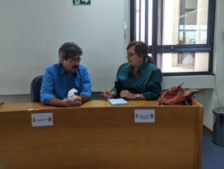 Presidente Anilton Oliveira concedendo entre