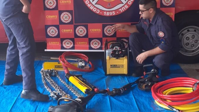 Novo desencarcerador dos Bombeiros Novo desencarcerador dos Bombeiros