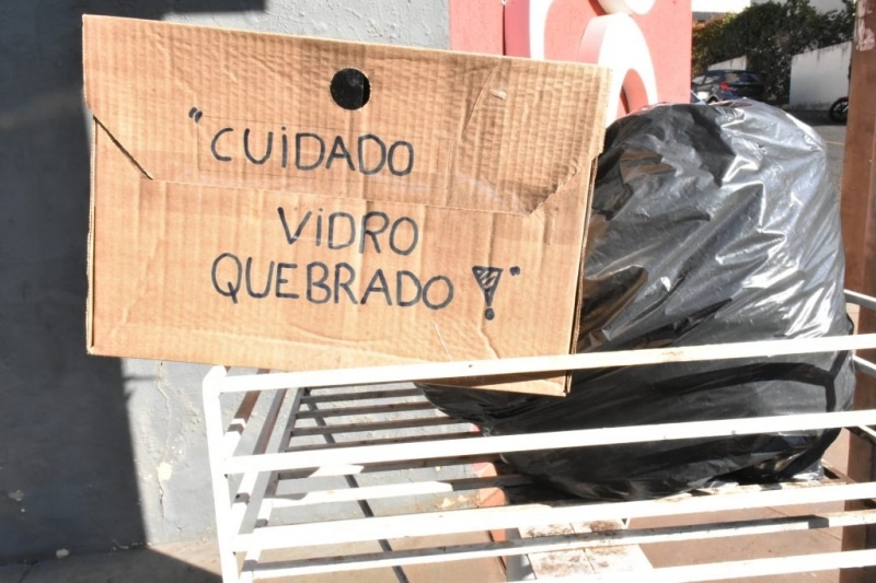 Lixo: não é só o descarte, também não há cuidados com objetos cortantes
