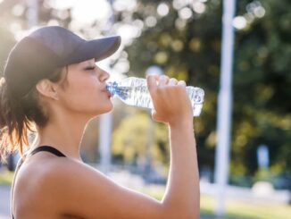 Beber água em excesso, num curto espaço de tempo, pode gerar intoxicação 