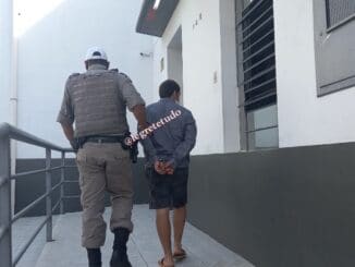 Homem agride companheira e tenta matar idoso de 77 anos