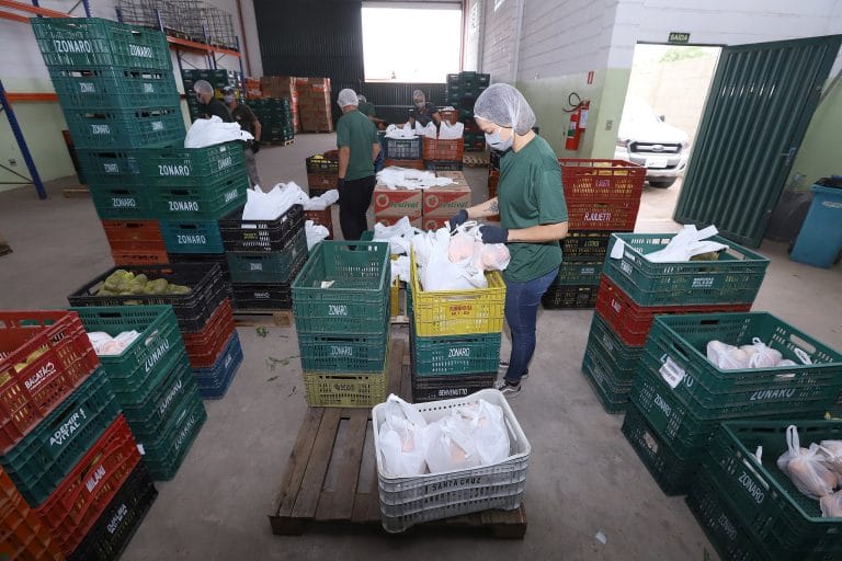 Alimentos excedentes em mercadoss