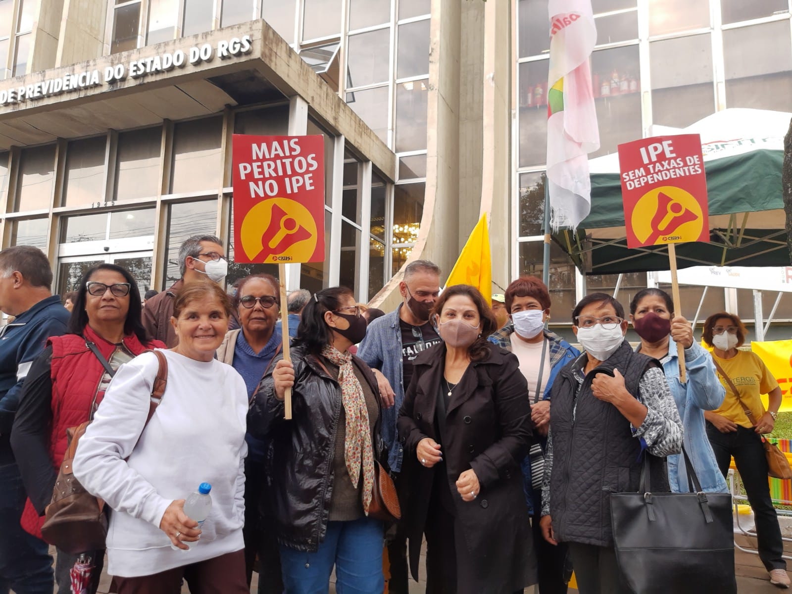 Ato em defesa do IPE em Porto Alegre