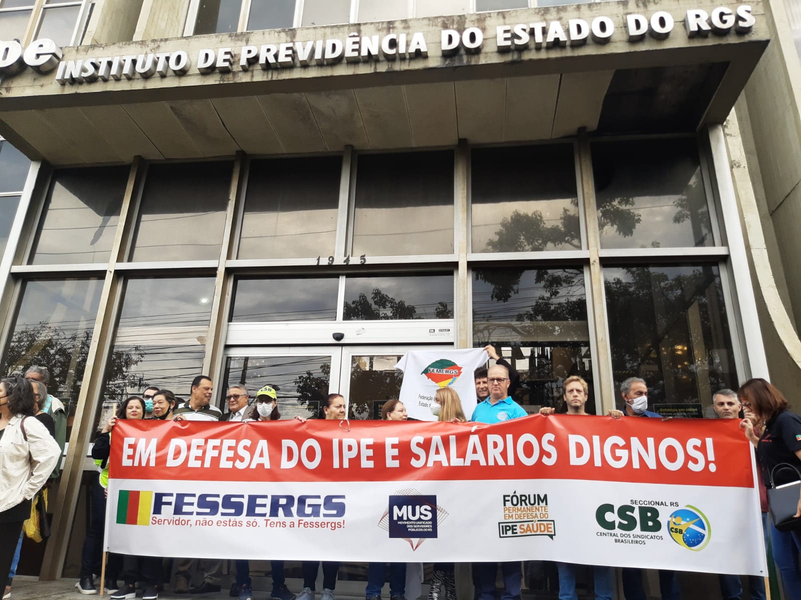 Ato em defesa do IPE em Porto Alegre