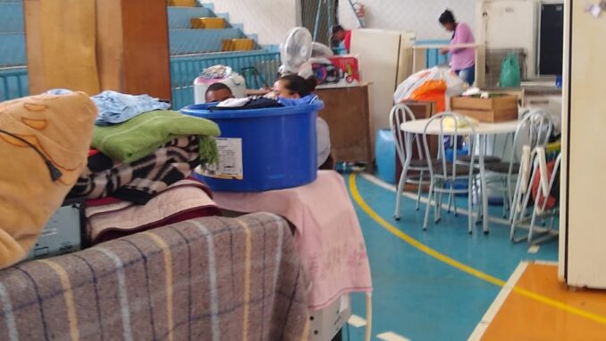 Alojados no ginásio do IEEOA Alojados no ginásio do IEEOA