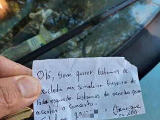 Em gesto de honestidade, ciclistas deixam bilhete em veículo avariado