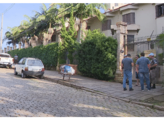 Polícia investiga morte a tiros de cinco pessoas da mesma família em condomínio de Porto Alegre