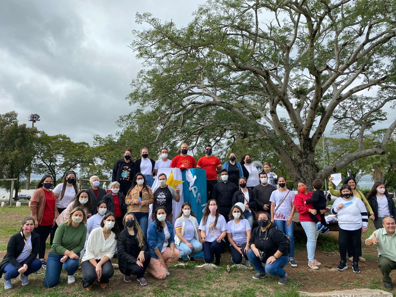 Colégio Divino Coração realizou carreata da Paz em Alegrete