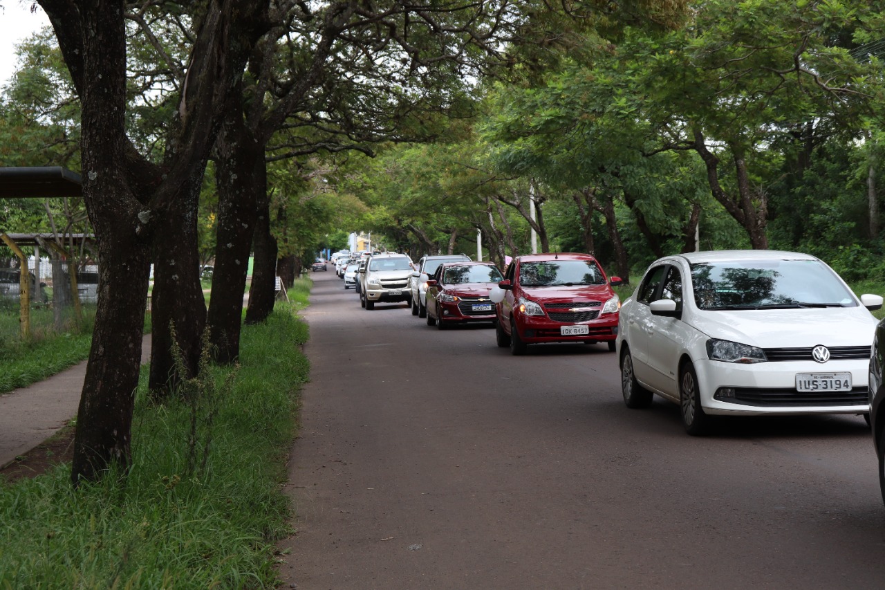 Colégio Divino Coração realizou carreata da Paz em Alegrete