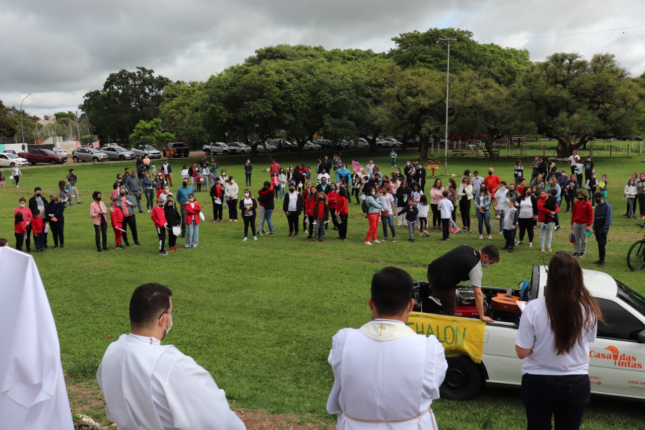 Colégio Divino Coração realizou carreata da Paz em Alegrete