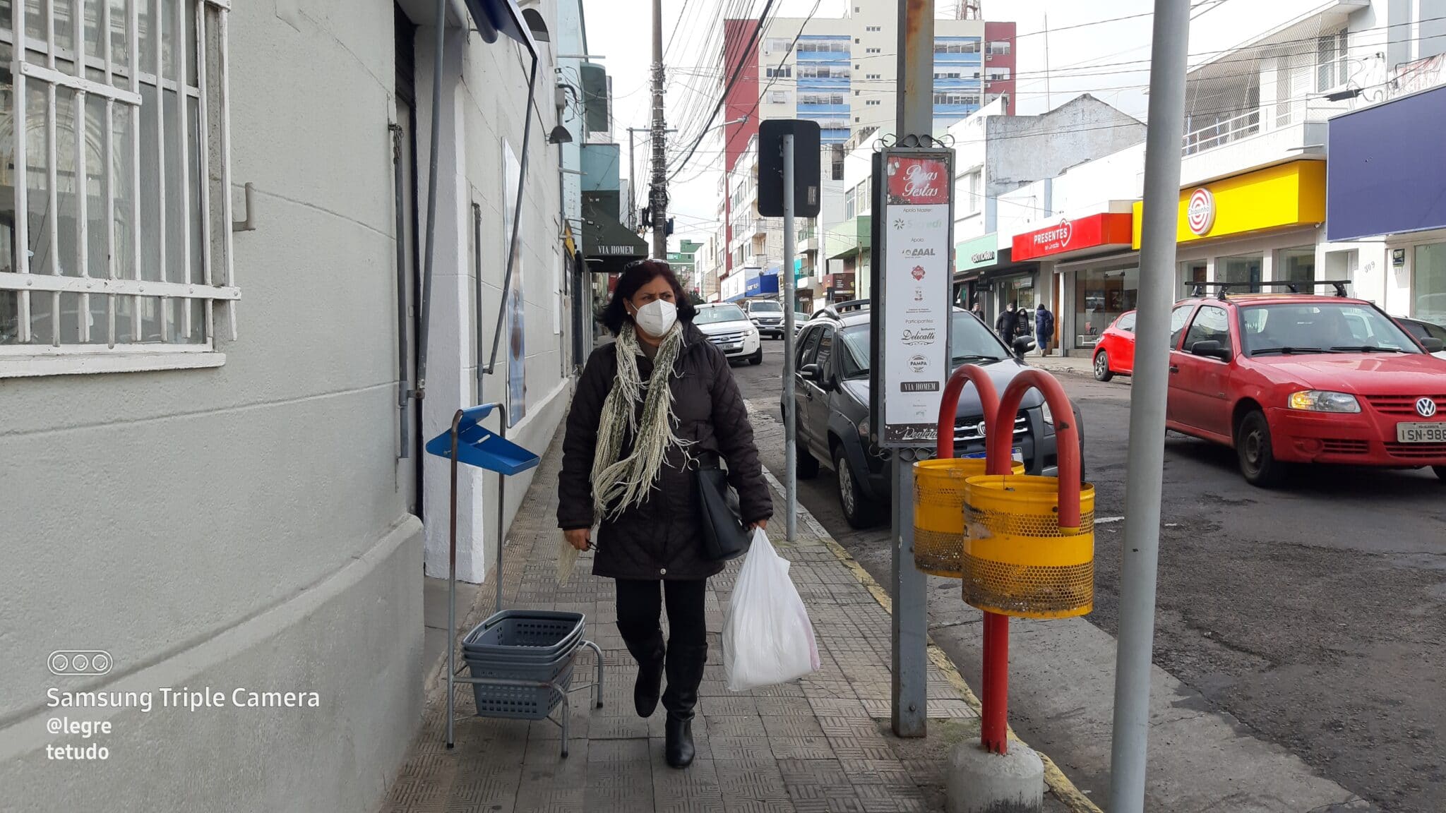 Uso de máscaras em ambiente aberto