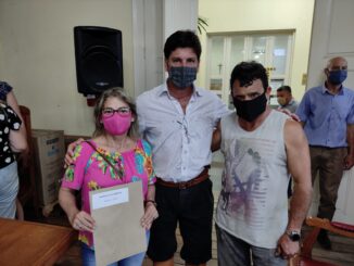 Prefeitura faz maior entrega de matrículas de moradia dos últimos anos