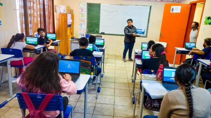 Polos Educacionais continuam em constante desenvolvimento Polos Educacionais continuam em constante desenvolvimento