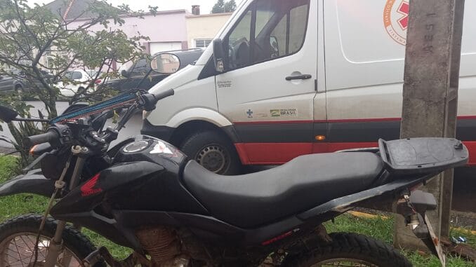 Acidente deixa homem ferido em cruzamento no Centro Acidente deixa homem ferido em cruzamento no Centro