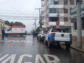 Mulher sofre ferimentos em acidente na Praça Nova