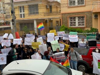 Estudantes do IFFAr e Unipam protestam contra cortes de verbas