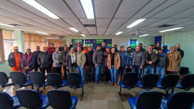 Semana do Meio Ambiente tem encontro com garis da coleta de resíduos Semana do Meio Ambiente tem encontro com garis da coleta de resíduos