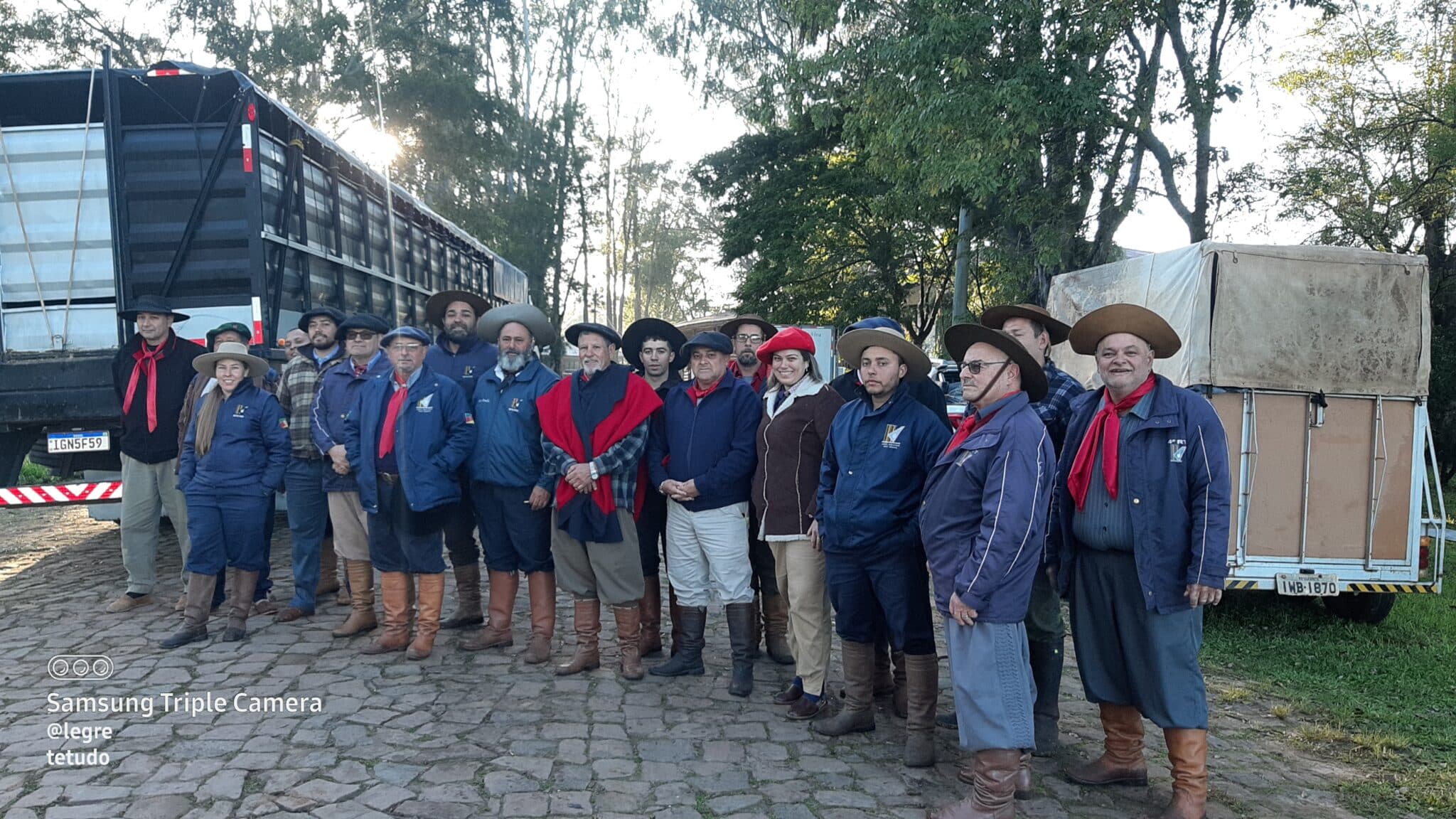 cavalarianos que vão buscar chama crioula