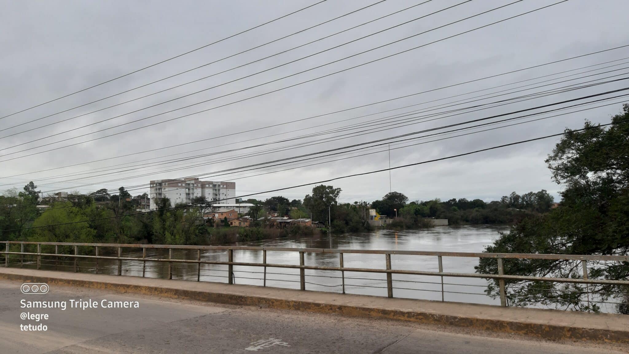 Ibirapuitã junto a ponte Borges de Medeiros