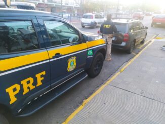 PRF prende quatro uruguaios que tentavam atravessar a fronteira com o Uruguai com três carros roubados