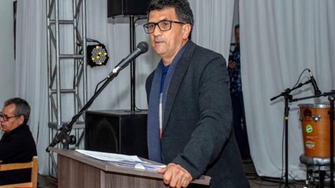 clovis diretor