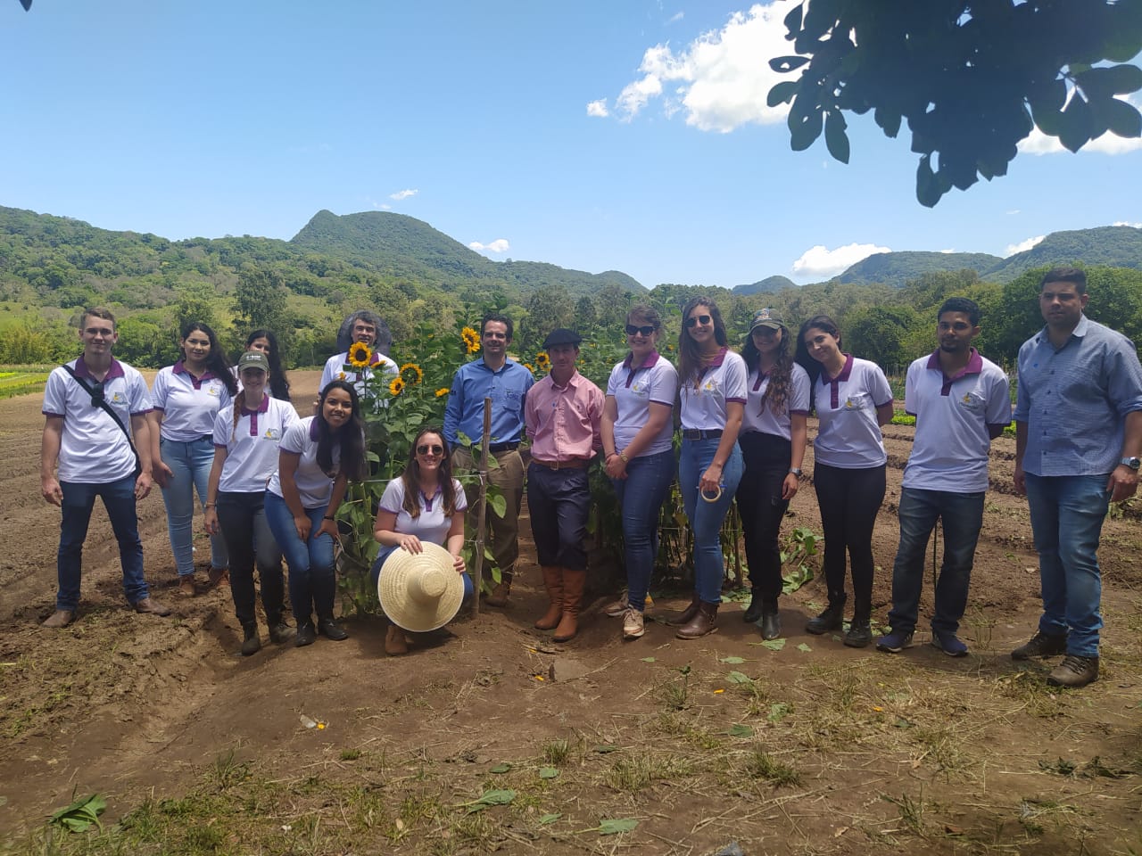 Dia de Campo apresenta oportunidades da floricultura