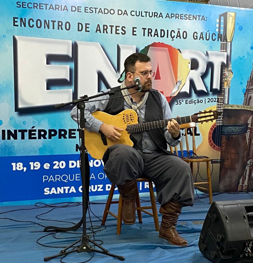 Filipe Coelho 2º no ENART em intérprete solista vocal