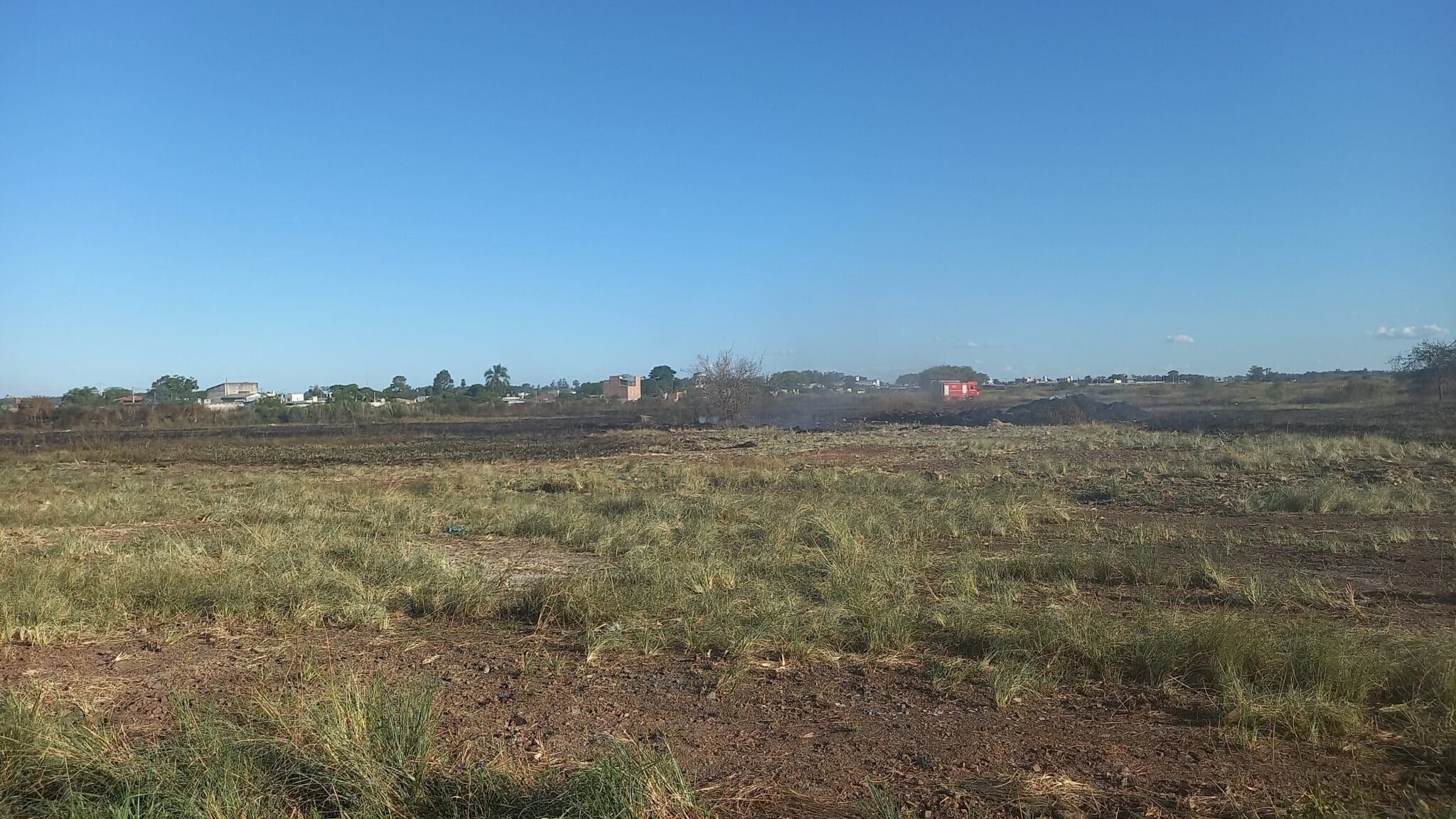 Com o calor, começaram os focos de incêndio em depósito irregular de lixo