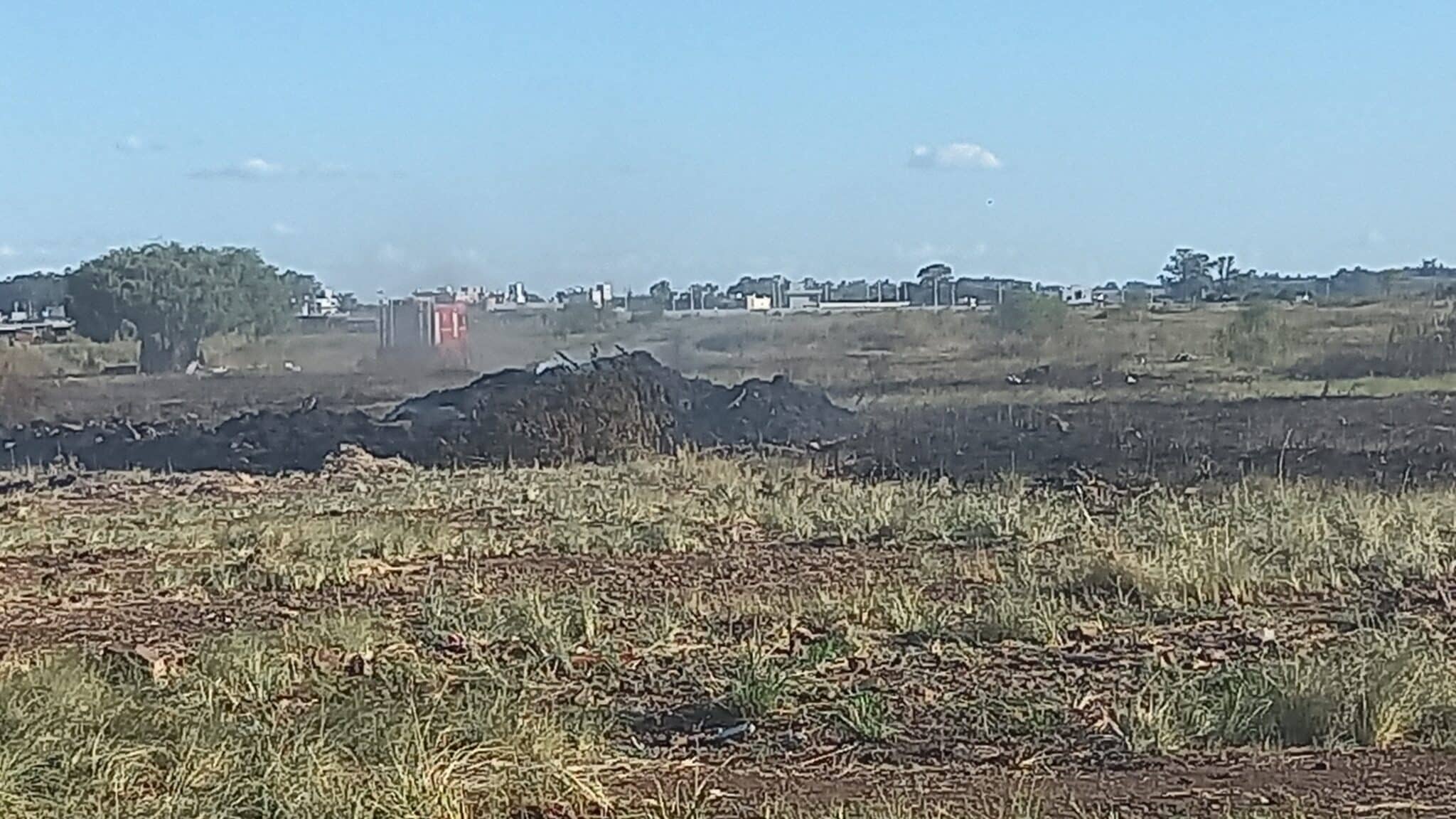 Com o calor, começaram os focos de incêndio em depósito irregular de lixo