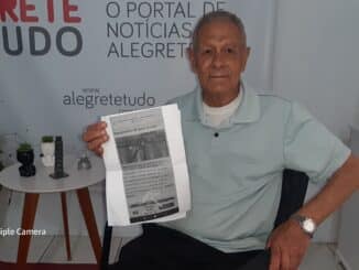 Seu Dorneles com cópia de sua foto e falsa declaração