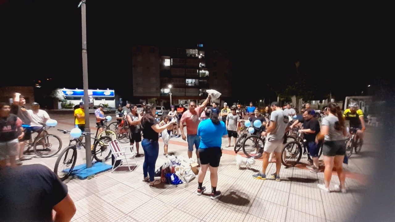 Ciclistas antes de iniciar o passeio do Novembro Azul