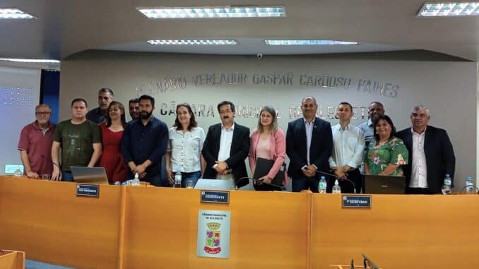 Vereadores com as convidadas do Espaço Regimental