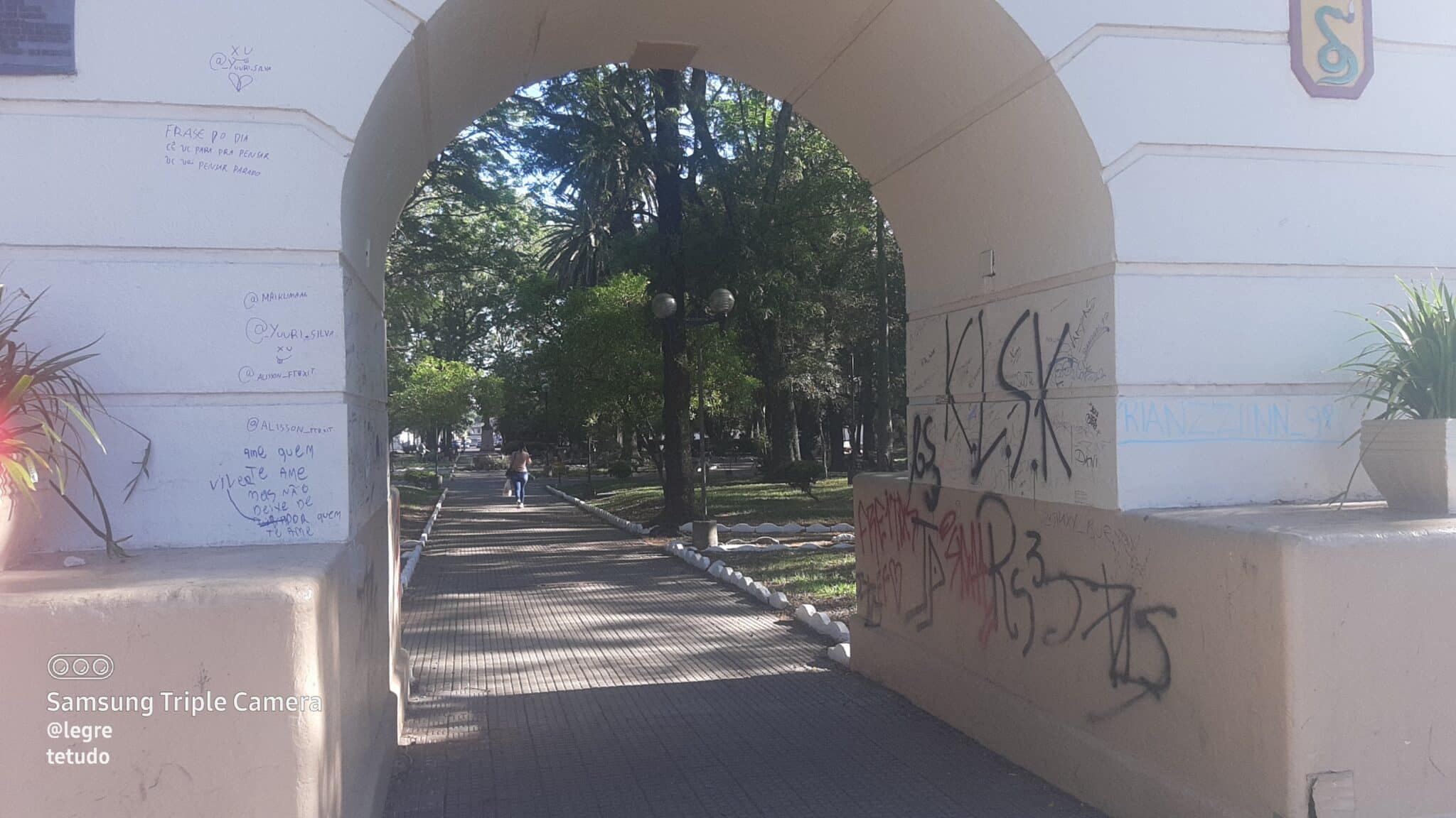 Pichações no Monumento ao Expedicionário