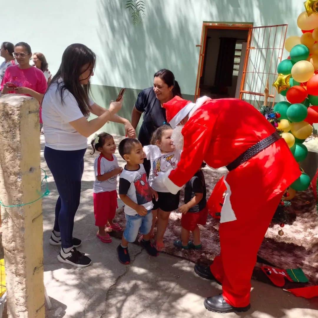Brigada Militar realiza entrega de brinquedos a crianças do bairro Piola