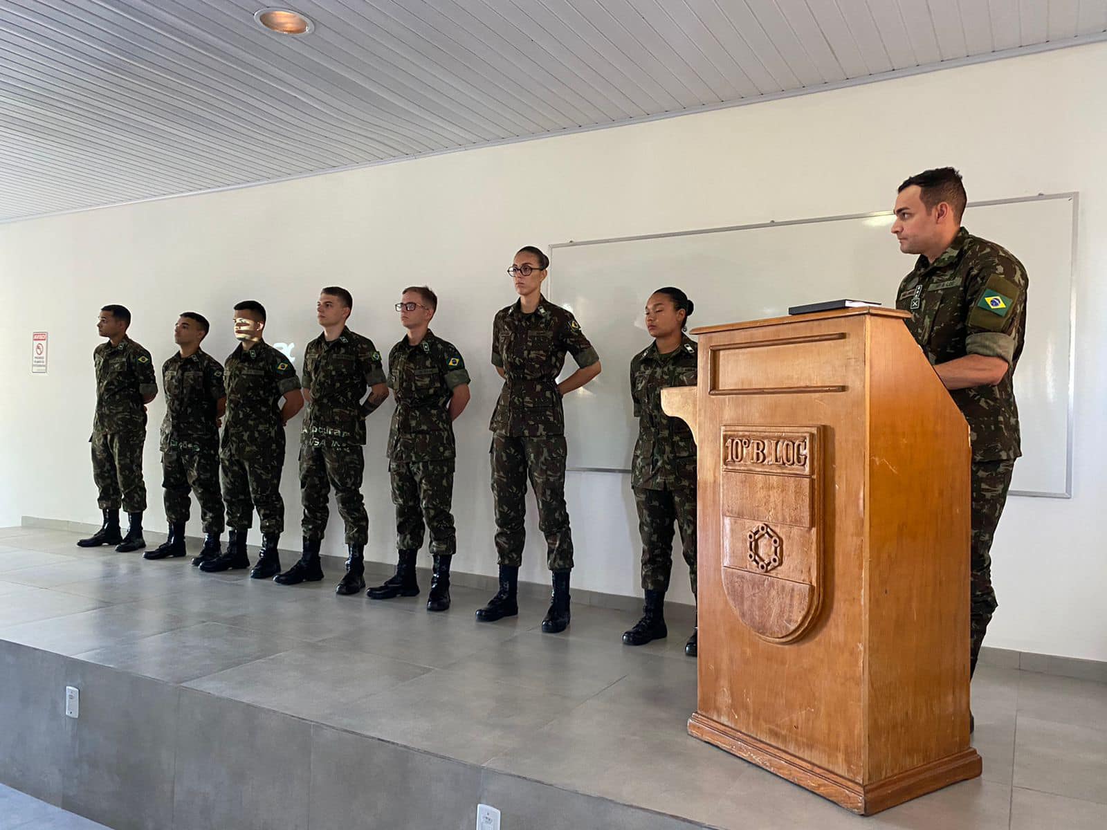 Feminino * presidente - presidenta I * aspirante - aspiranta almirante -  almiranta * soldado - soldada * general - generala