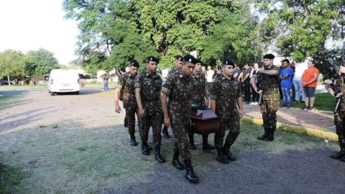 Homenagem a militar morto (21)