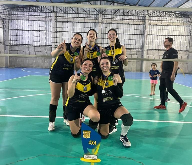 Torneio de Voleibol 4x4