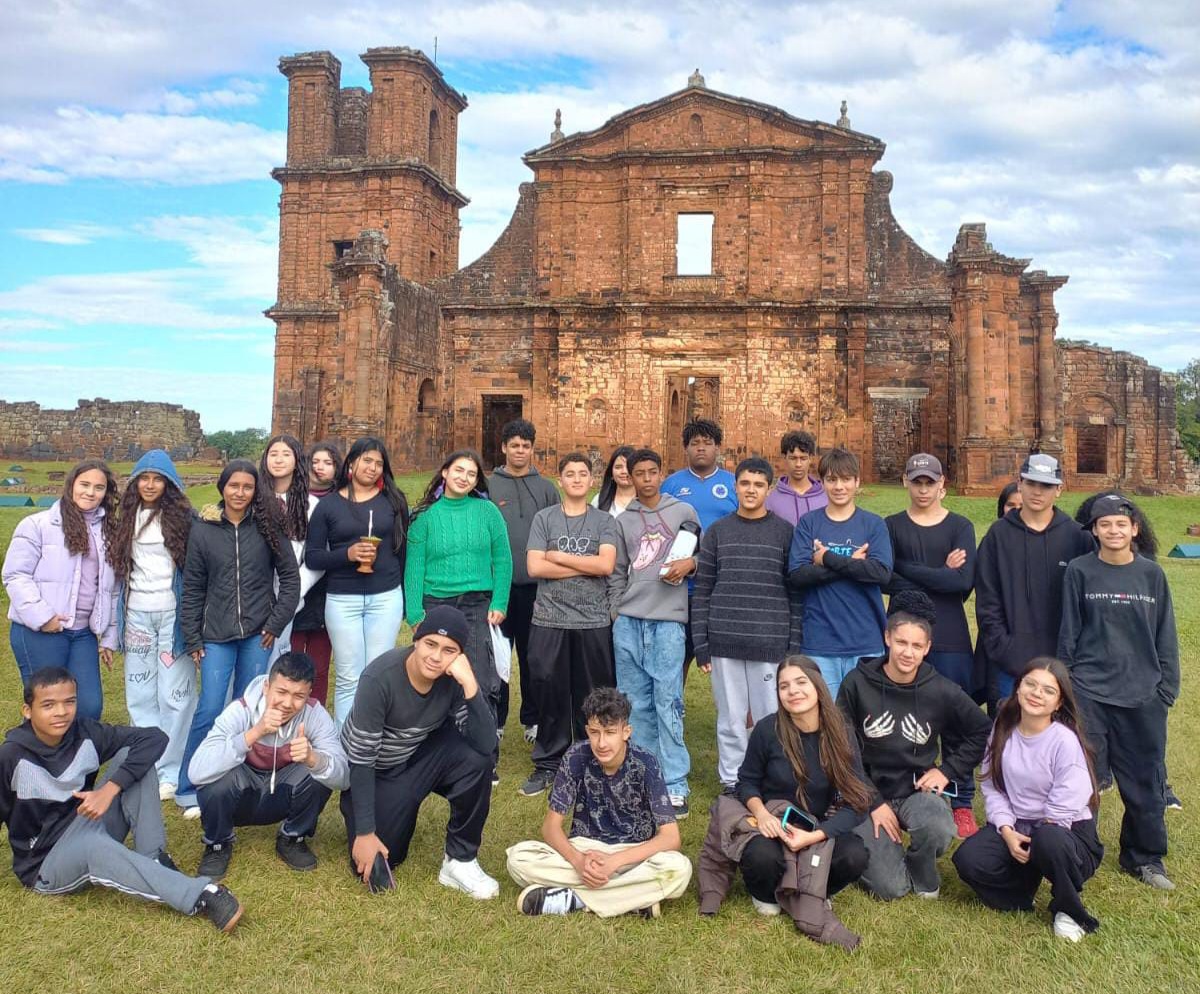 Alunos da EMEB Saint Pastous têm aula viva de história e cultura nas ...