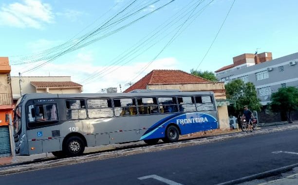 onibus assis