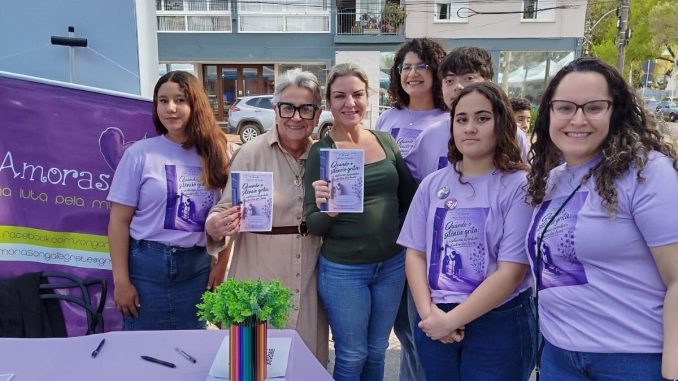 Alunos da EMEB Saint Pastous de Freitas lançam livro sobre violência doméstica na Feira do Livro de Alegrete
